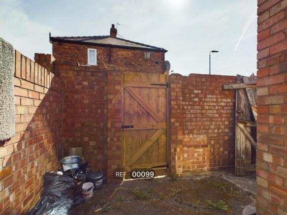 2 bed Terraced to rent Image 11