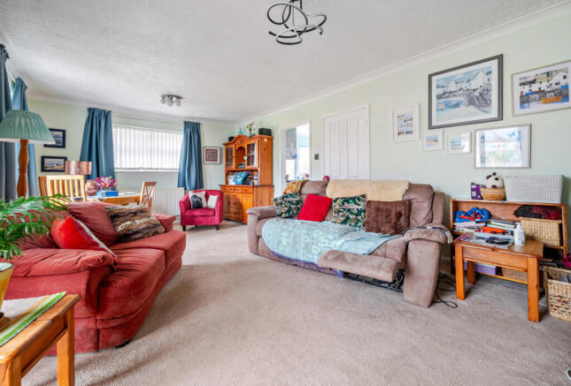 1384957-15-692847...