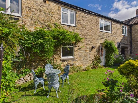 4 bed Semi-Detached for sale Image 5