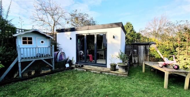 GARDEN BUILDING: