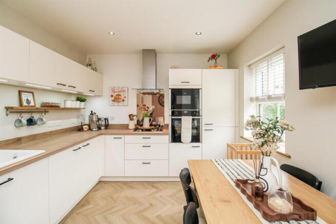 3 bed Town House for sale Image 4