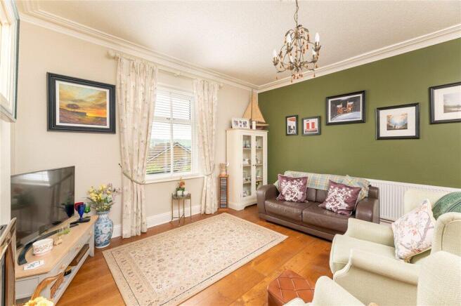 5 bed Detached for sale Image 7