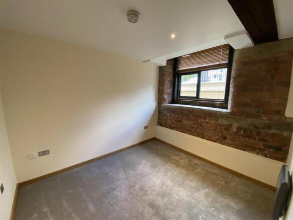 2 bed Apartment to rent Image 5