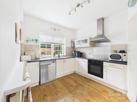 4 bed Semi-Detached for sale Image 4