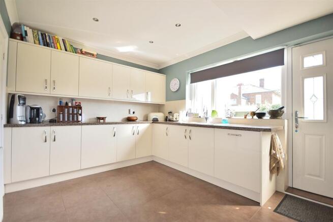 Kitchen pic2