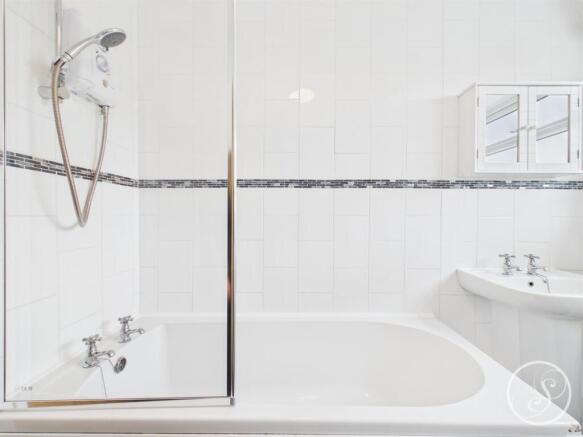 2 bed Apartment to rent Image 12