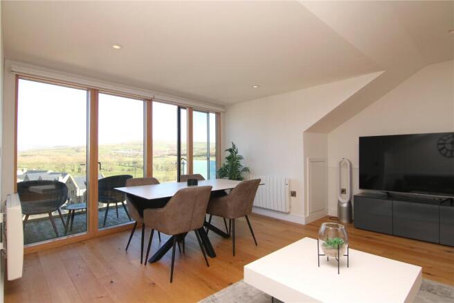 2 bed Flat for sale Image 4