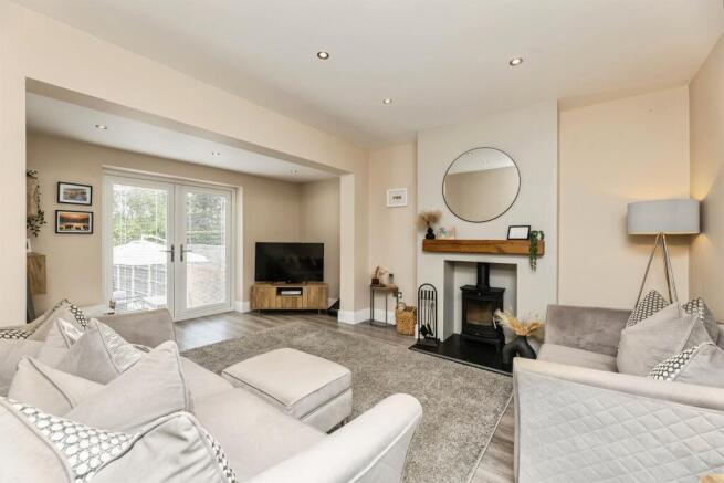 3 bed Semi-Detached for sale Image 4