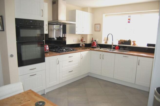 KITCHEN / BREAKFAST ROOM