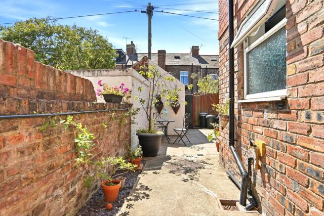 3 bed Terraced for sale Image 12