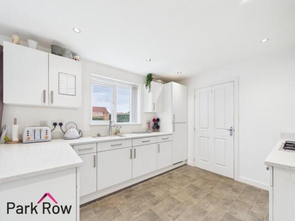 4 bed Detached for sale Image 10