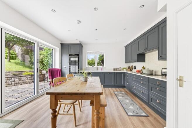 4 bed Detached for sale Image 9