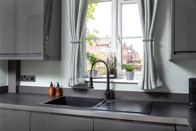 2 bed Semi-Detached for sale Image 6