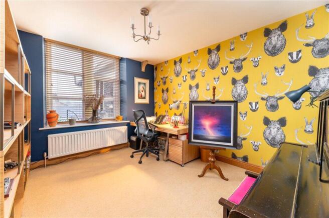 5 bed House for sale Image 10