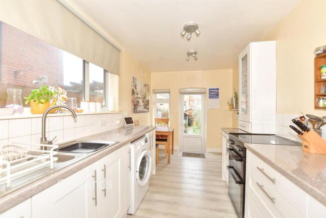 Kitchen/ Breakfast Room