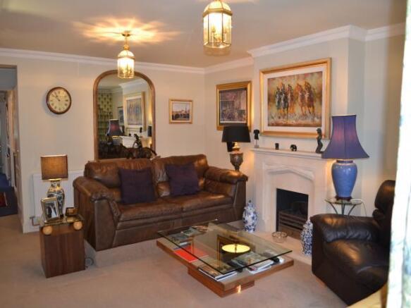LOUNGE:
