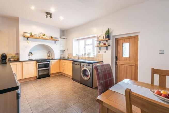 KITCHEN/DINING ROOM