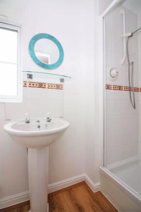 En-Suite to Bedroom 1
