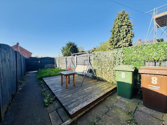 2 bed Terraced to rent Image 7