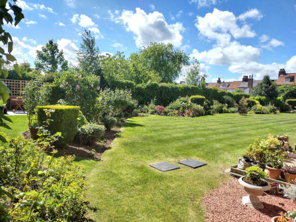 1 bed Ground Flat for sale Image 9