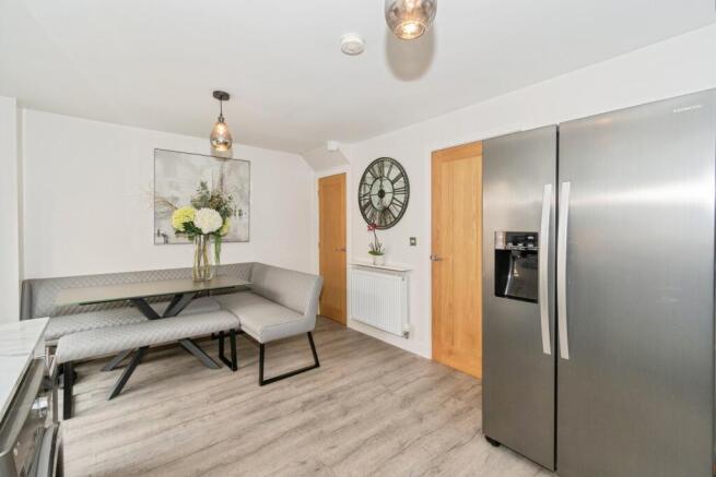 3 bed Semi-Detached for sale Image 6