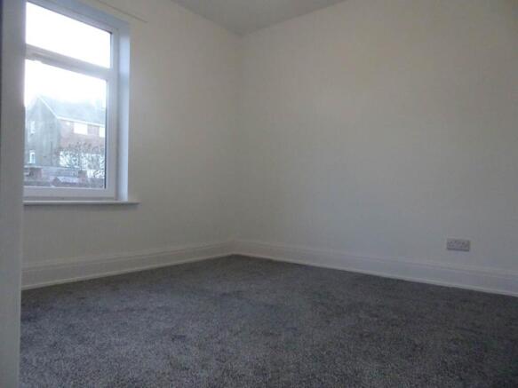 2 bed Terraced to rent Image 5