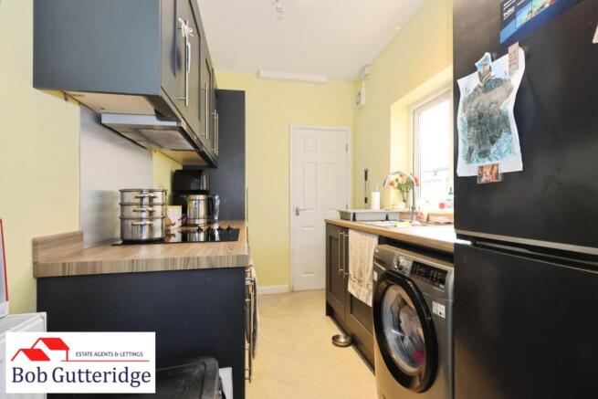 FITTED KITCHEN