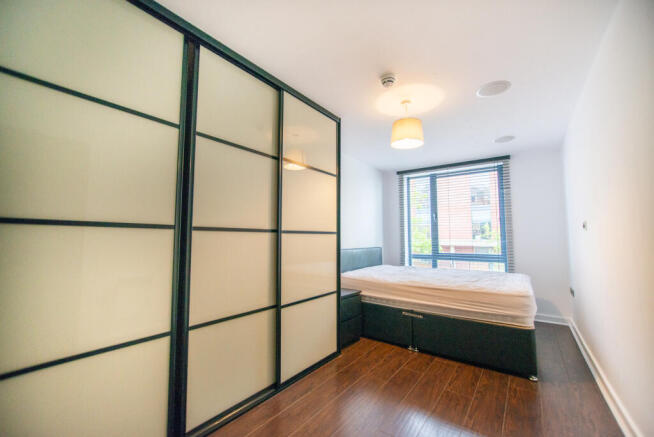 2 bed Flat to rent Image 5