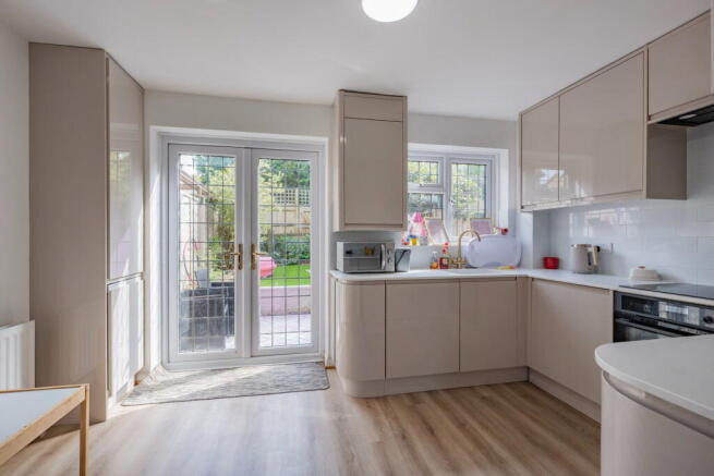 Troy Close, Crowborough, TN6 1EX photo 2