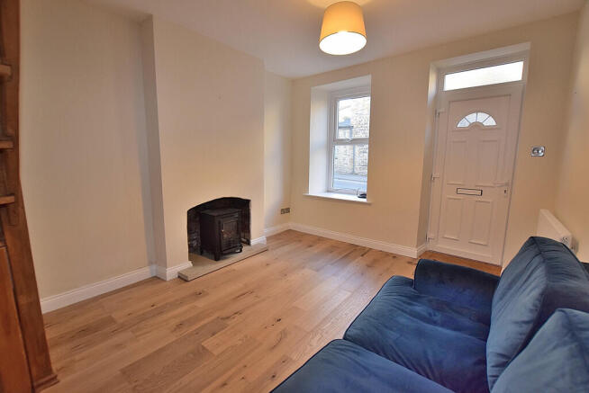 2 bed Terraced to rent Image 5