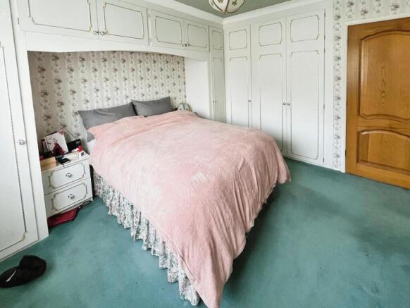 4 bed Detached Bungalow for sale Image 12