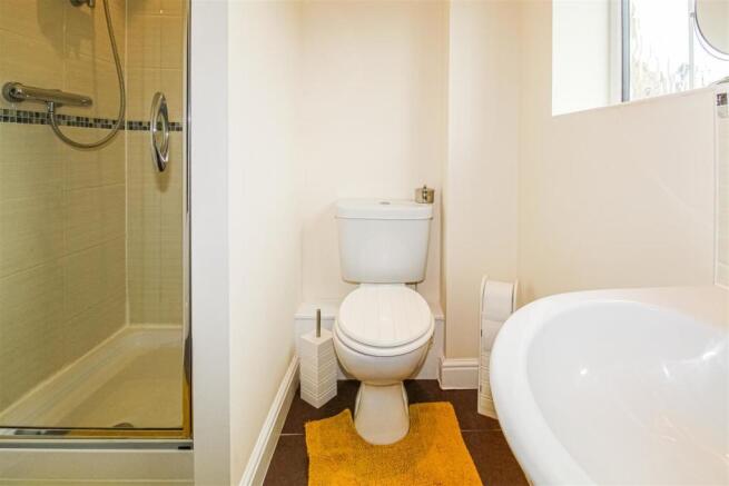 EN SUITE SHOWER ROOM/W.C.