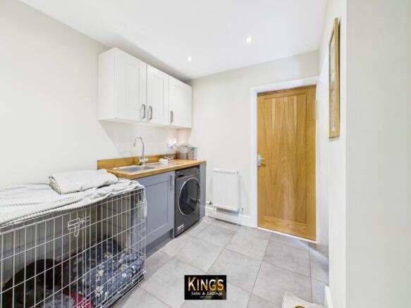 4 bed Detached for sale Image 7