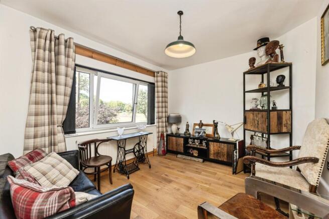 2 bed Semi-Detached Bungalow for sale Image 9