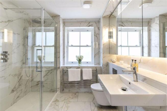 Apartment shower roo