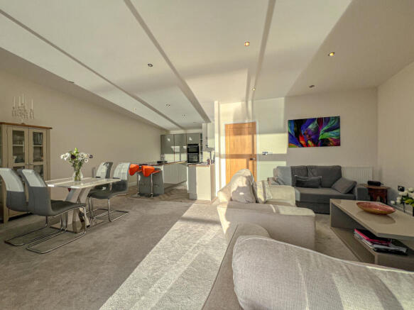 Flat 10 Barton West - Livng dining kitchen 