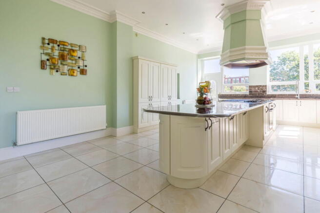 12 bed Detached for sale Image 9