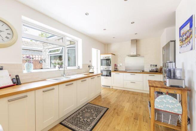 Kitchen / Dini...