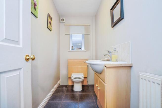 4 bed Detached for sale Image 8