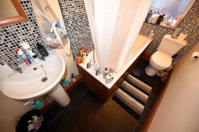 6 bed House to rent Image 10