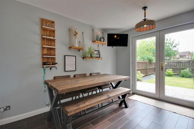 4 bed Detached for sale Image 8