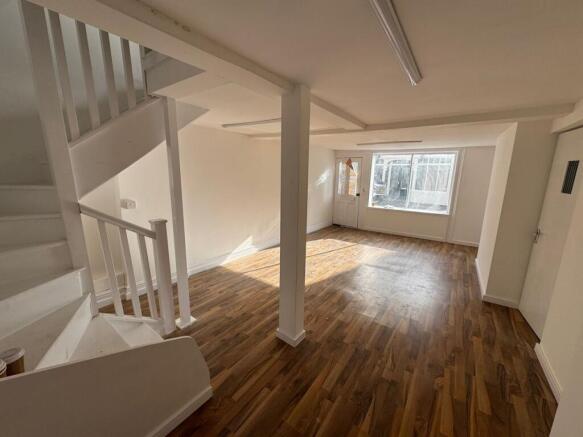 WhatsApp Image 20241023 at 134432_78846b1a.jpg