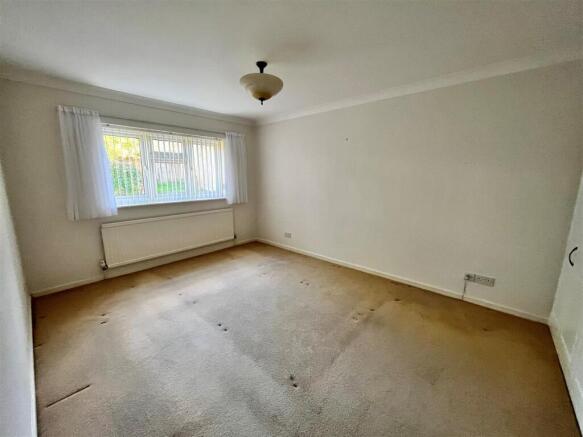 Bedroom 1.jpg