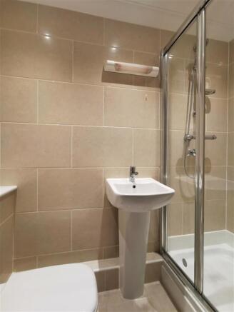 Ensuite 1.jpg