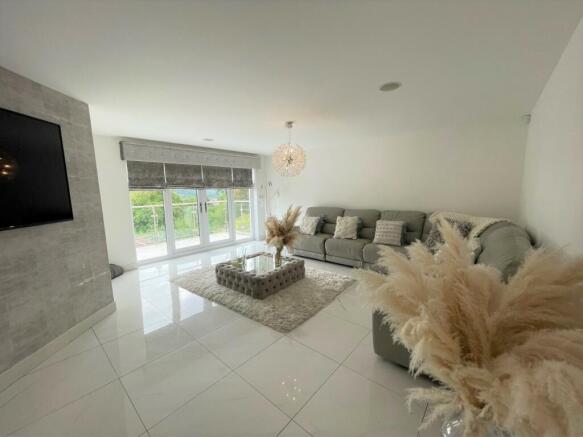 LOUNGE A