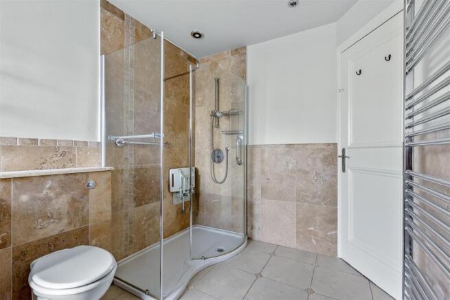 3 bed Apartment for sale Image 11