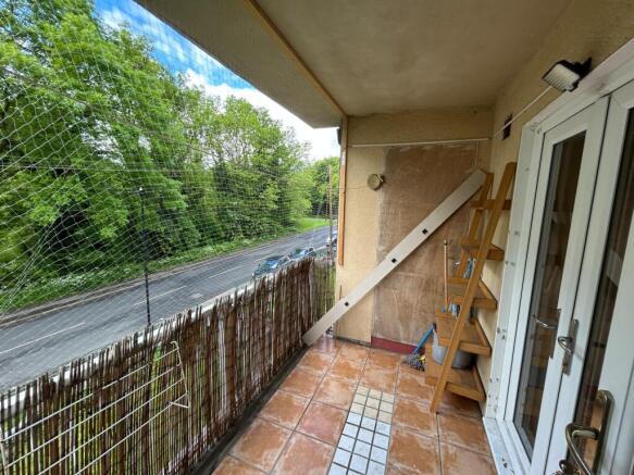 3 bed Flat for sale Image 12