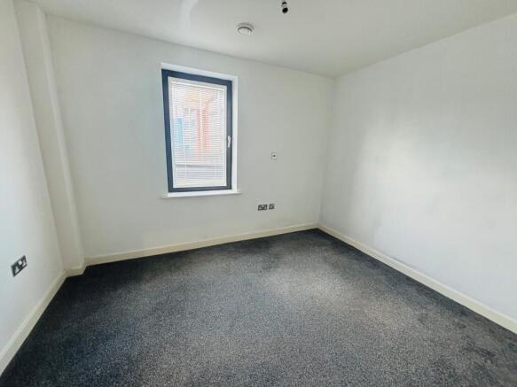 2 bed Apartment to rent Image 6