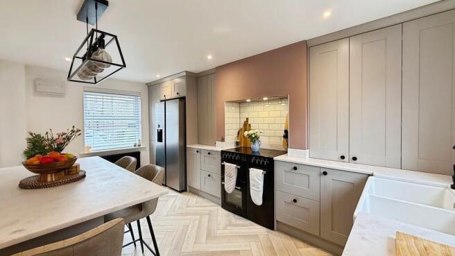 Kitchen/breakfast...