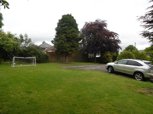 GARDEN TO THE FRONT ELEVATION IMAGE TWO 